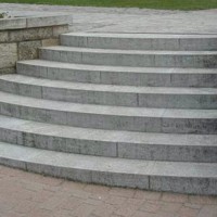 Stufenplatten aus Kirchheimer Kuaker Muschelkalk 
